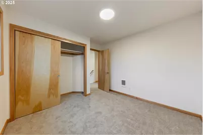 671 St Charles St, Eugene, OR 97402 - Photo 9