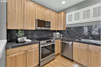 2527 NW Stimpson Ln, Portland, OR 97229 - Photo 17