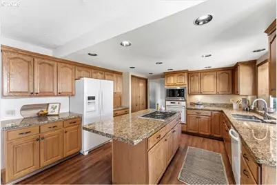 530 SW 167th Ave, Beaverton, OR 97006 - Photo 13