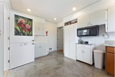 525 11th St, Bandon, OR 97411 - Photo 21