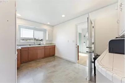 525 11th St, Bandon, OR 97411 - Photo 19