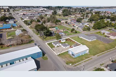 525 11th St, Bandon, OR 97411 - Photo 35