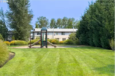 178 SW Lancaster Ct, Troutdale, OR 97060 - Photo 33