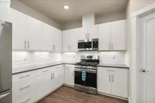 178 SW Lancaster Ct, Troutdale, OR 97060 - Photo 9