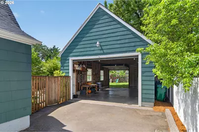 2241 SE 92nd Ave, Portland, OR 97216 - Photo 3