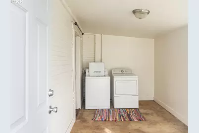 303 N 8th St, Cottage Grove, OR 97424 - Photo 17