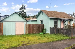 303 N 8th St, Cottage Grove, OR 97424 - Photo 3