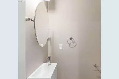 110 NE 109th Ave, Portland, OR 97220 - Photo 17