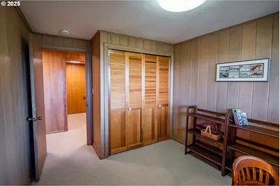 275 Sunset Dr, Eugene, OR 97403 - Photo 25