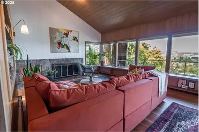 275 Sunset Dr, Eugene, OR 97403 - Photo 3