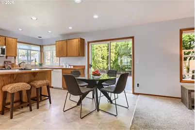 665 NE Valarie Ct, Hillsboro, OR 97124 - Photo 9