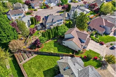 665 NE Valarie Ct, Hillsboro, OR 97124 - Photo 35