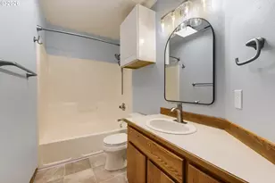 665 NE Valarie Ct, Hillsboro, OR 97124 - Photo 23