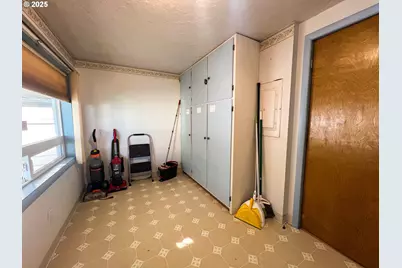 314 NW 3rd Ave, John Day, OR 97845 - Photo 13