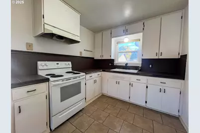 314 NW 3rd Ave, John Day, OR 97845 - Photo 7