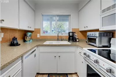 553 N Hayden Bay Dr #25, Portland, OR 97217 - Photo 15