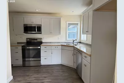 766 Hoffman St, Woodland, WA 98674 - Photo 3