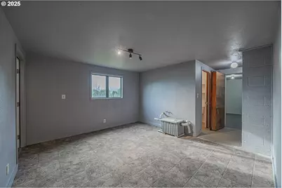 67538 E Bay Rd, North Bend, OR 97459 - Photo 9