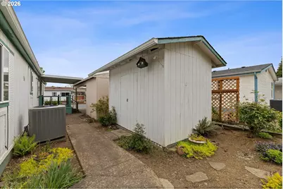 300 SE Lacreole Dr, Dallas, OR 97338 - Photo 35