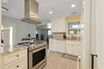 9009 N Bristol Ave, Portland, OR 97203 - Photo 7