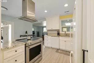 9009 N Bristol Ave, Portland, OR 97203 - Photo 7