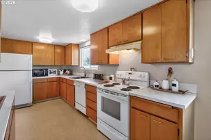 15645 SW Queen Victoria Pl, King City, OR 97224 - Photo 17
