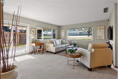 15645 SW Queen Victoria Pl, King City, OR 97224 - Photo 5