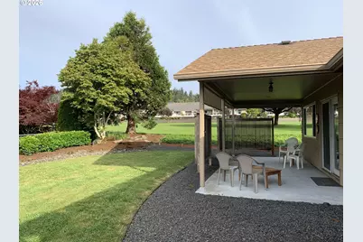 15645 SW Queen Victoria Pl, King City, OR 97224 - Photo 3