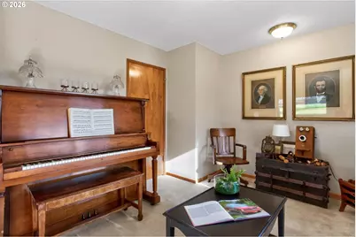 15645 SW Queen Victoria Pl, King City, OR 97224 - Photo 7