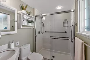 15645 SW Queen Victoria Pl, King City, OR 97224 - Photo 19