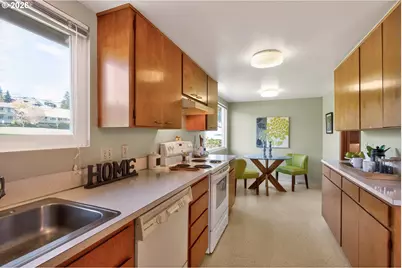 15645 SW Queen Victoria Pl, King City, OR 97224 - Photo 11