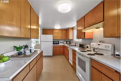 15645 SW Queen Victoria Pl, King City, OR 97224 - Photo 13