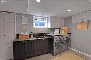 2845 NE Dunckley St, Portland, OR 97212 - Photo 29