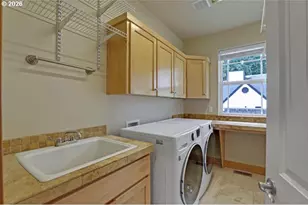 9020 SW 25th Ave, Portland, OR 97219 - Photo 17