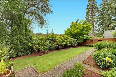 9020 SW 25th Ave, Portland, OR 97219 - Photo 31