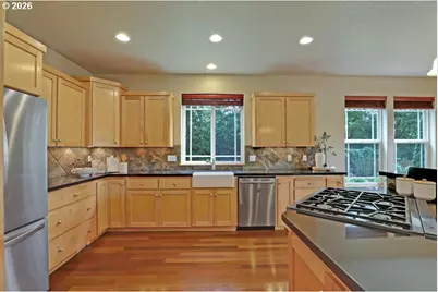 9020 SW 25th Ave, Portland, OR 97219 - Photo 5