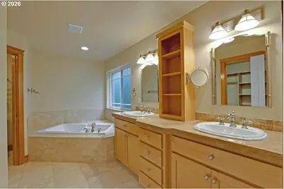 9020 SW 25th Ave, Portland, OR 97219 - Photo 23