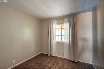 640 Village Pines Dr, Coos Bay, OR 97420 - Photo 23