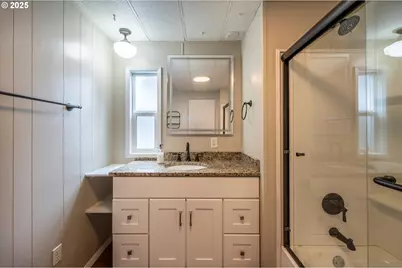 640 Village Pines Dr, Coos Bay, OR 97420 - Photo 25