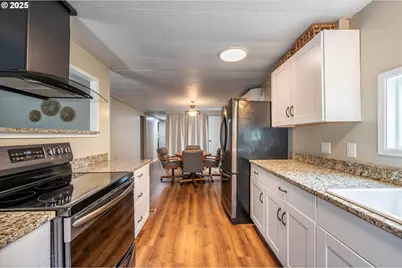 640 Village Pines Dr, Coos Bay, OR 97420 - Photo 15