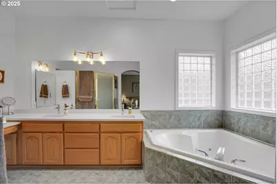 620 Barbary Ct, Gladstone, OR 97027 - Photo 21