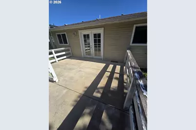 863 W First Ave, Sutherlin, OR 97479 - Photo 15