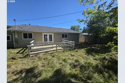 863 W First Ave, Sutherlin, OR 97479 - Photo 17