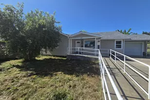 863 W First Ave, Sutherlin, OR 97479 - Photo 1