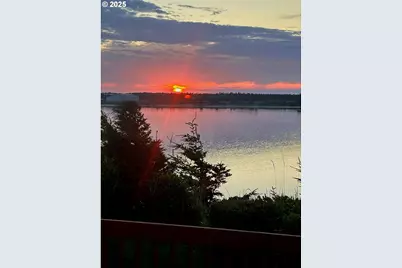 620 John Ave, Coos Bay, OR 97420 - Photo 41