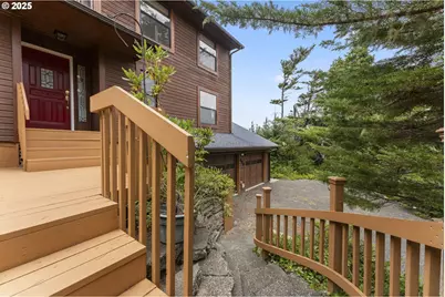 620 John Ave, Coos Bay, OR 97420 - Photo 9