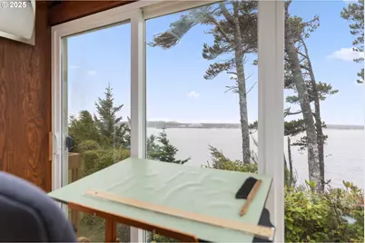 620 John Ave, Coos Bay, OR 97420 - Photo 7