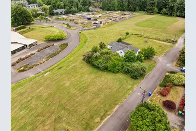 2119 SW Nevada Ct, Portland, OR 97219 - Photo 7
