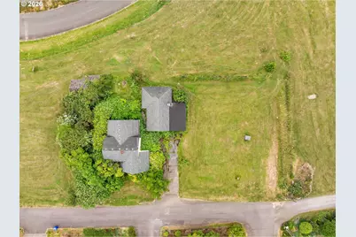 2119 SW Nevada Ct, Portland, OR 97219 - Photo 5