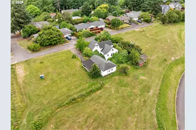 2119 SW Nevada Ct, Portland, OR 97219 - Photo 11